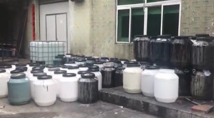 用這個(gè)牌子化妝品的趕緊看 實(shí)拍生產(chǎn)車間曝光，看完想吐！
